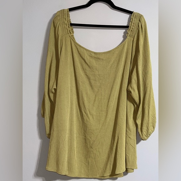 Torrid Blouse Hi Low Hem Olive Green
Women's Shirt Peasant Top size 4 (26W) - Picture 3 of 8